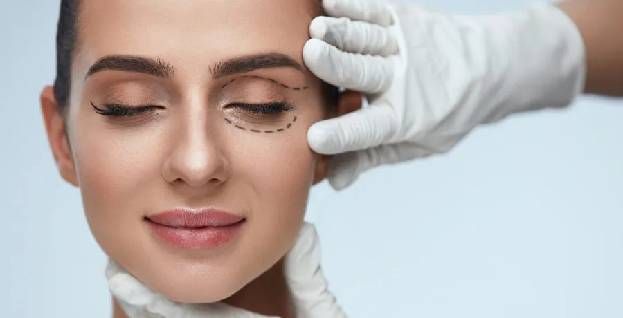 Blépharoplastie et harmonie du tiers supérieur du visage : approche anatomique et stratégique